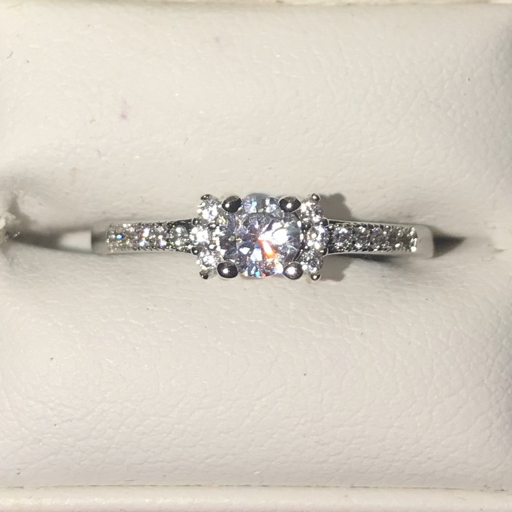 Size 6 Women’s Fashion Ring